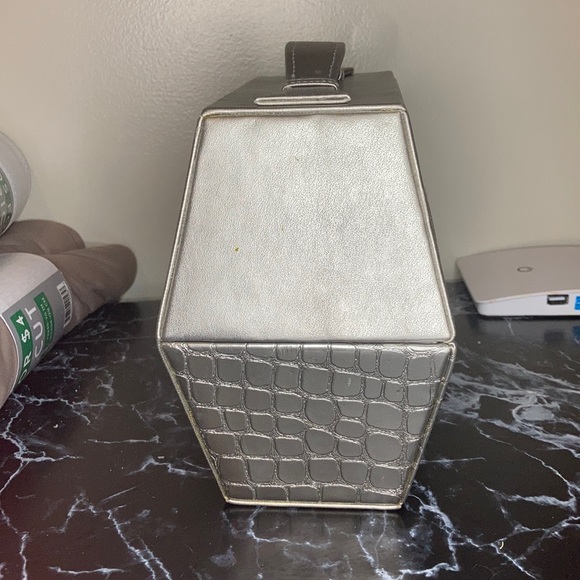 Elizabeth Arden luxury purse - Picture 4 of 6